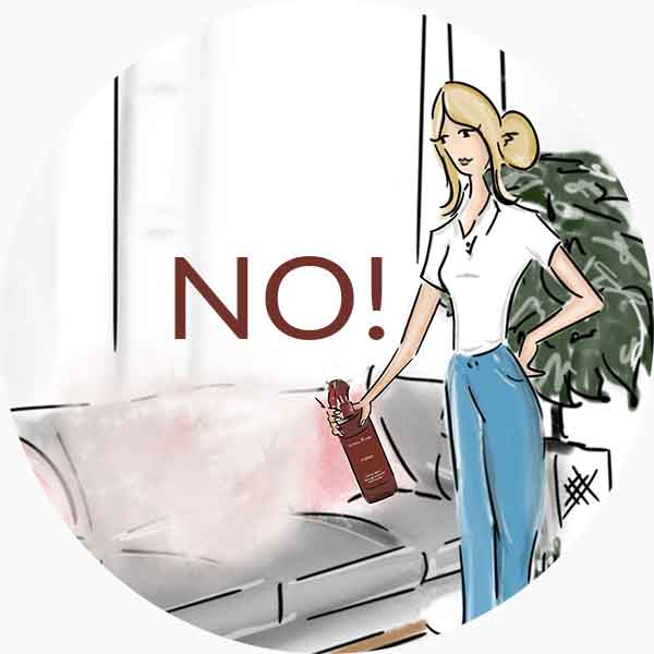 non-spruzzare-su-tessuti Alte percentuali di oli essenziali possono macchiare tessuti di tende e divani, mobili in legno o rivestimenti in pelle. Ricorda di puntare il getto verso l’alto!